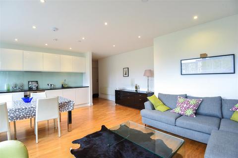 2 bedroom flat to rent, Kersfield Road, London