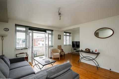 2 bedroom property for sale, Upper Richmond Road, London