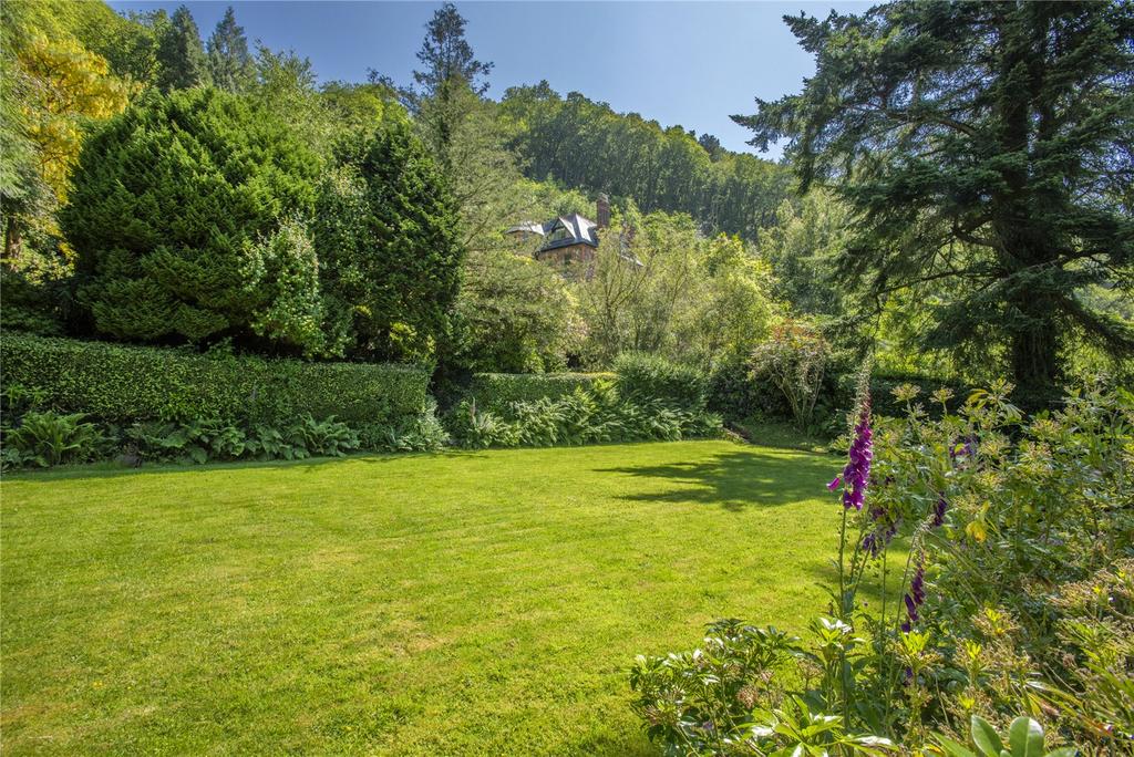 Lawned Gardens
