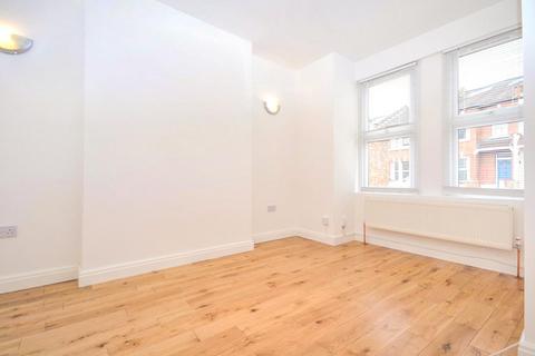 4 bedroom house to rent, Pevensey Road, Tooting SW17