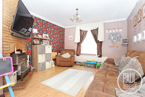 3 bedroom end of terrace house for sale, Somerton Avenue, Lowestoft, NR32