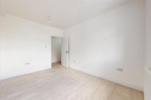 2 bedroom property to rent, Chatsworth Road, Willesden Green NW2