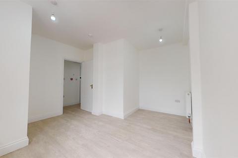 2 bedroom property to rent, Chatsworth Road, Willesden Green NW2