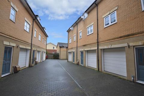 2 bedroom terraced house for sale, Park Road, Ryde, PO33 2FQ