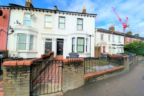 6 bedroom semi-detached house to rent, Hornsey Park Road, Wood Green N8