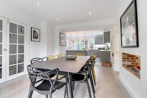 4 bedroom cottage for sale, Cotman Close, NW11