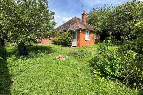 2 bedroom detached bungalow for sale, Bec Tithe, Reading RG8