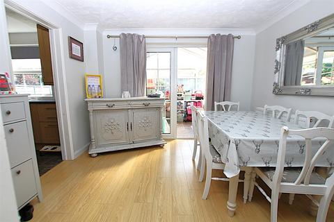 11 Basil Close, Northampton, NN4 0TQ