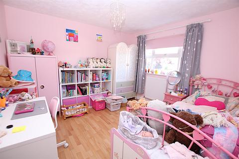 11 Basil Close, Northampton, NN4 0TQ