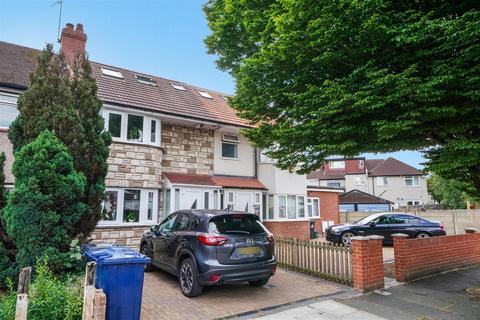 3 bedroom end of terrace house for sale, Merton Avenue, Northolt