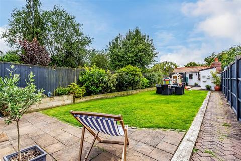 7 Taylor Road, Ashtead, KT21 2HZ