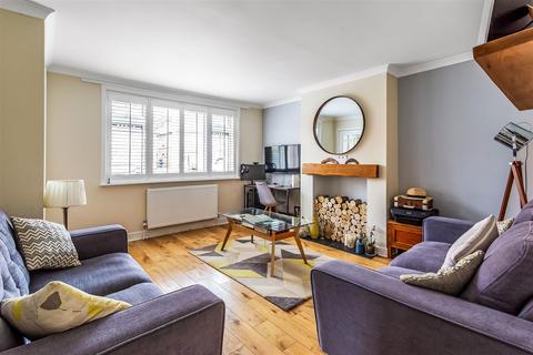 7 Taylor Road, Ashtead, KT21 2HZ
