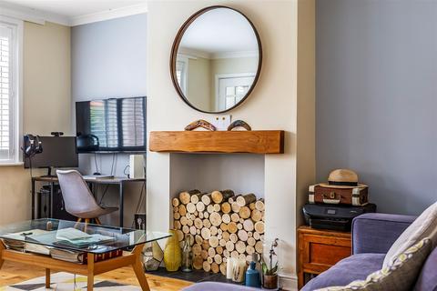 7 Taylor Road, Ashtead, KT21 2HZ