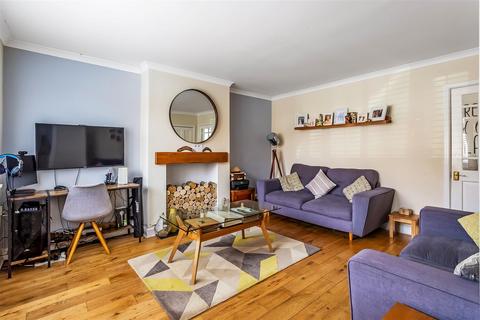 7 Taylor Road, Ashtead, KT21 2HZ