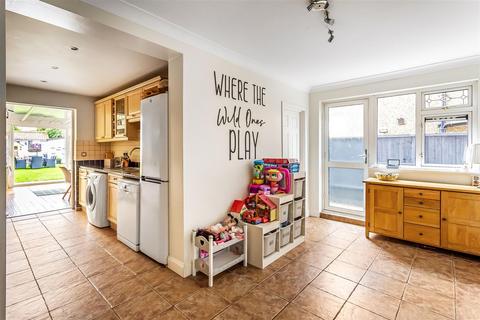 7 Taylor Road, Ashtead, KT21 2HZ