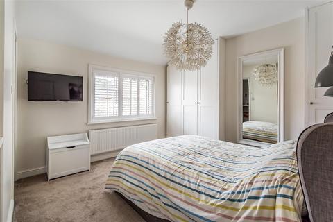 7 Taylor Road, Ashtead, KT21 2HZ