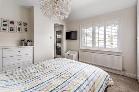 7 Taylor Road, Ashtead, KT21 2HZ