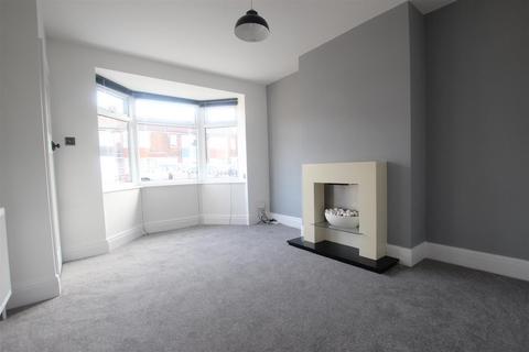 2 bedroom house to rent, Foredyke Avenue, Hull