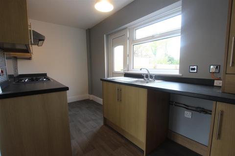 2 bedroom house to rent, Foredyke Avenue, Hull