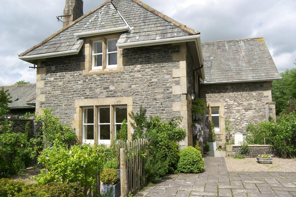 Stable Cottage, Back Lane, Sedgwick, Kendal, Cumbria, LA8 0JX 2 bed