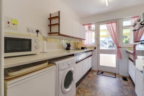 10 The Links, Northam, Bideford, EX39 1LS