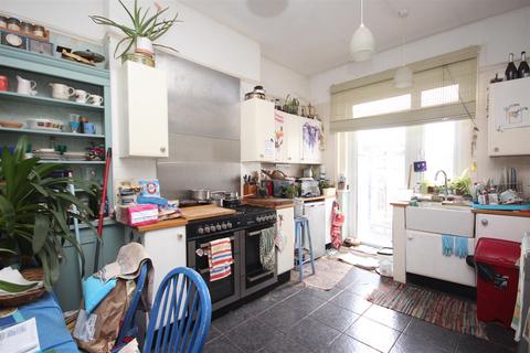 4 bedroom flat for sale, Clinton Place, Seaford