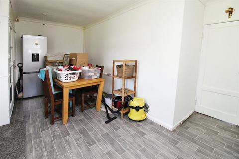 273 Broadstone Way, Bradford, BD4 0HA