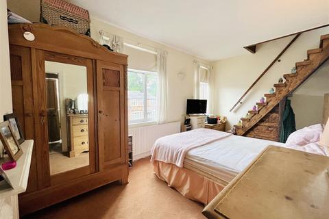 2 bedroom end of terrace house for sale, Lock Road, Broadheath, Altrincham