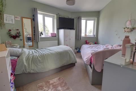 35 Ermin Park, Brockworth, Gloucester, GL3 4DD