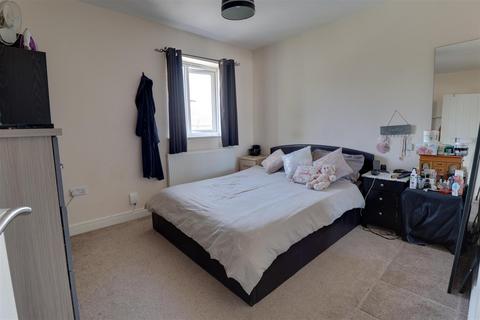 35 Ermin Park, Brockworth, Gloucester, GL3 4DD