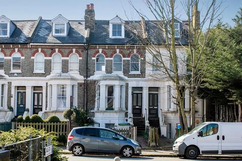 2 bedroom flat for sale, Linden Grove, Nunhead, SE15