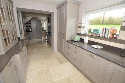 4 bedroom detached house for sale, Meidrim Road, Bancyfelin, Carmarthen