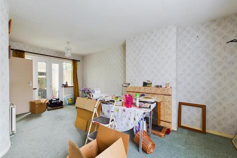 3 Bell Crescent, Coulsdon, CR5 3RX