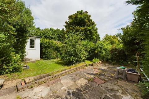 3 Bell Crescent, Coulsdon, CR5 3RX