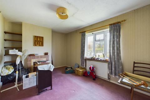 3 Bell Crescent, Coulsdon, CR5 3RX