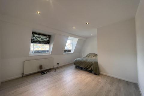 2 bedroom flat to rent, Sandringham Road, London