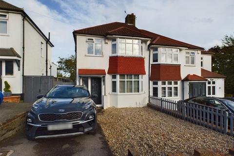 3 bedroom semi-detached house for sale, Lyndhurst Road, Coulsdon CR5