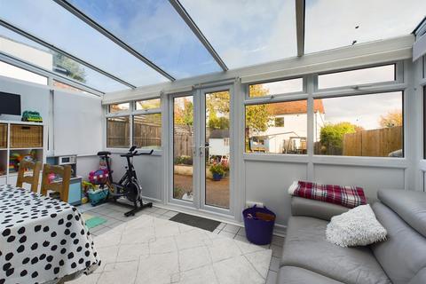 4 Lyndhurst Road, Coulsdon, CR5 3HT