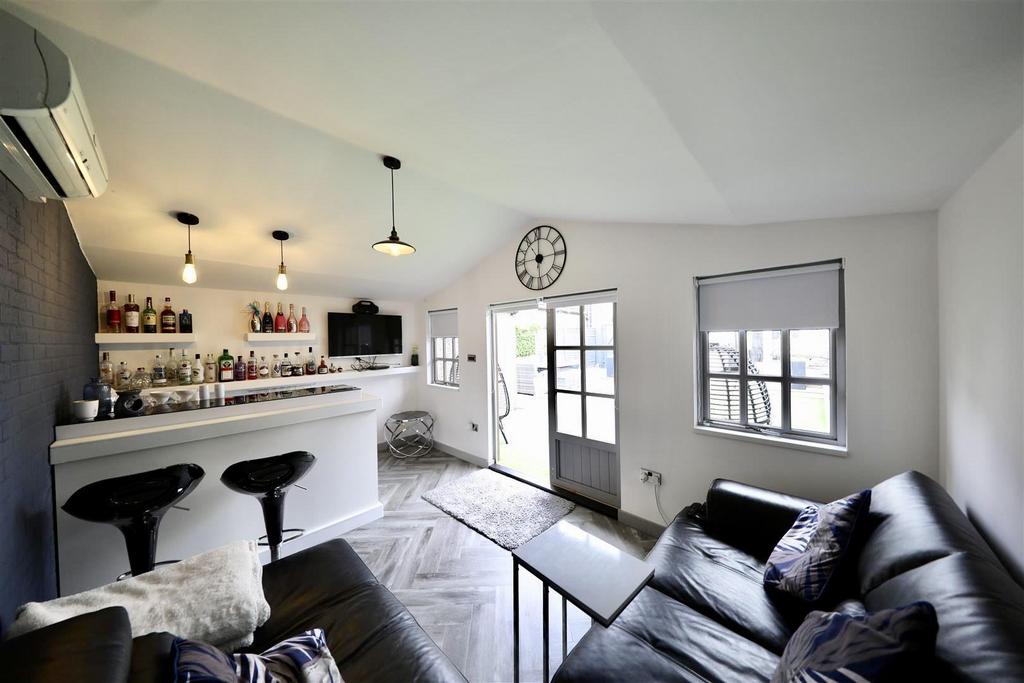 Summer House/Bar