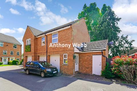 2 bedroom flat for sale, Enders Close, Enfield, EN2