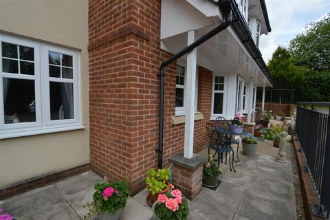 1 bedroom retirement property for sale, Holmes Place, Crowborough Hill, Crowborough