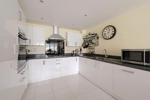 5 bedroom detached house for sale, Ethel Bailey Close, Epsom