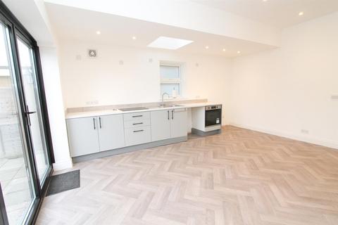 96 Taylor Road, Wallington, SM6 0BA