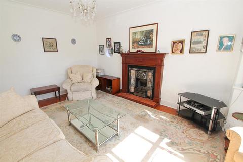 33 Carleton Avenue, Wallington, SM6 9LW