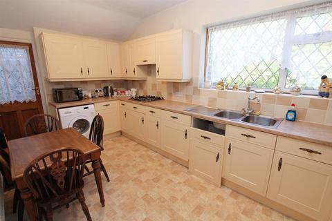 33 Carleton Avenue, Wallington, SM6 9LW