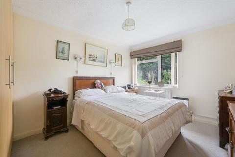 1 Marshalls Close, Epsom, KT19 8HZ
