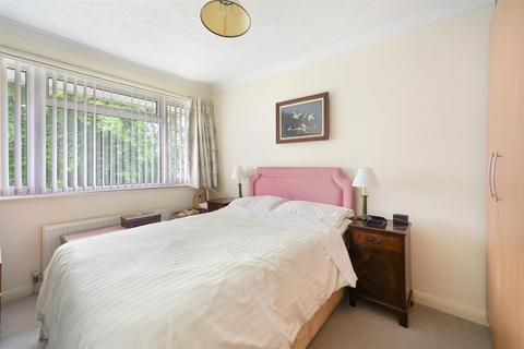 1 Marshalls Close, Epsom, KT19 8HZ