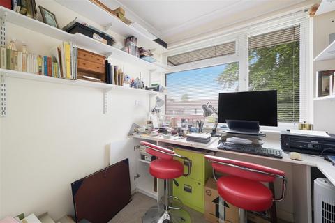 1 Marshalls Close, Epsom, KT19 8HZ