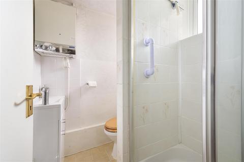 1 Marshalls Close, Epsom, KT19 8HZ