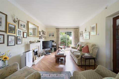 1 Marshalls Close, Epsom, KT19 8HZ